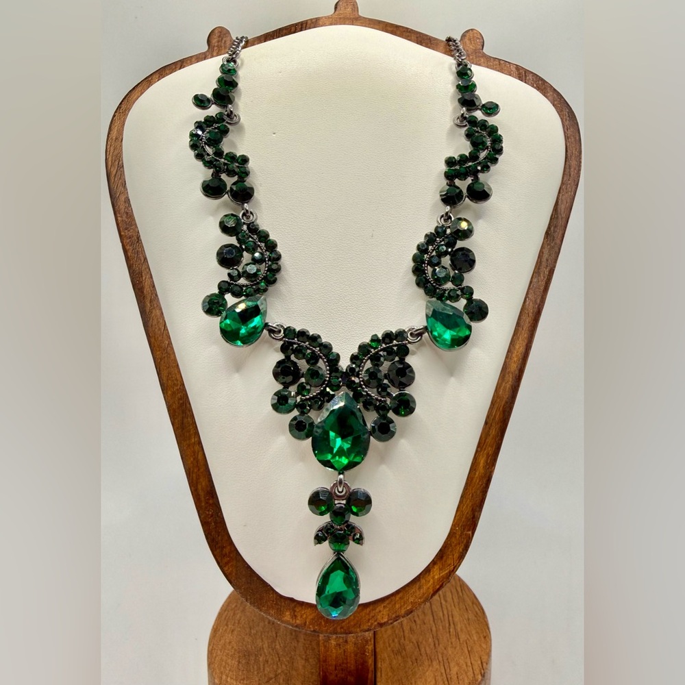 Emerald Green Rhinestone Bib Necklace - Victorian Gothic Teardrop